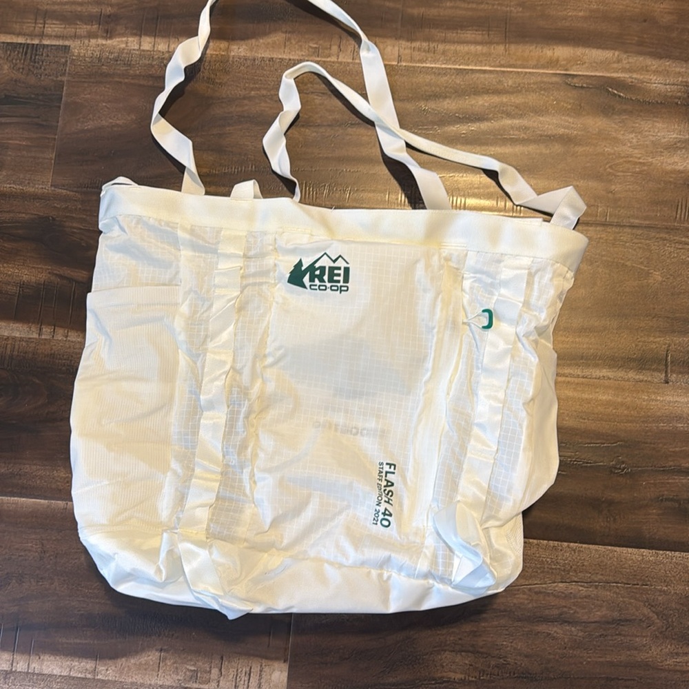 NEW FLASH 40 REI BAG